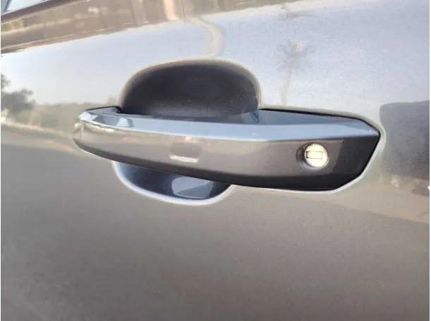 Car image 26