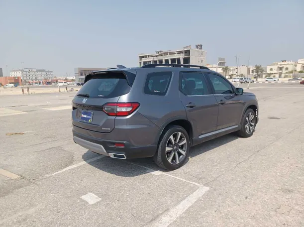 Car image 5