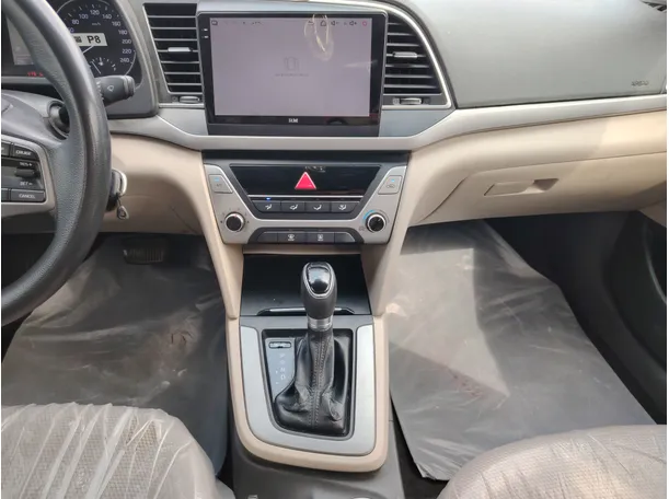 Car image 19