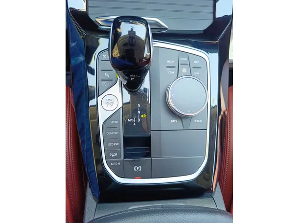 Car image 26