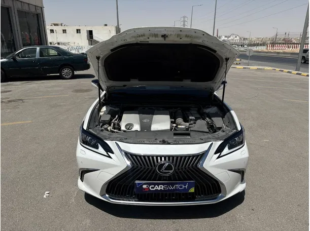 Car image 24