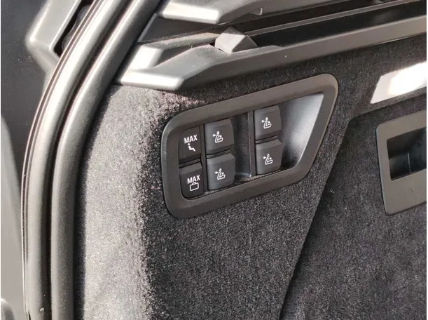 Car image 37