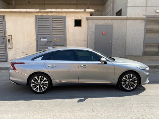 Car image 4