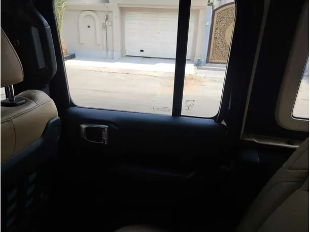 Car image 40