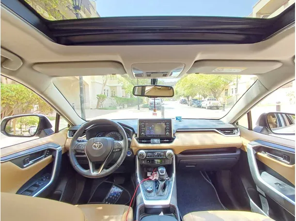 Car image 14