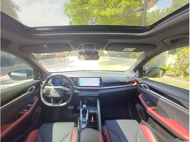 Car image 14