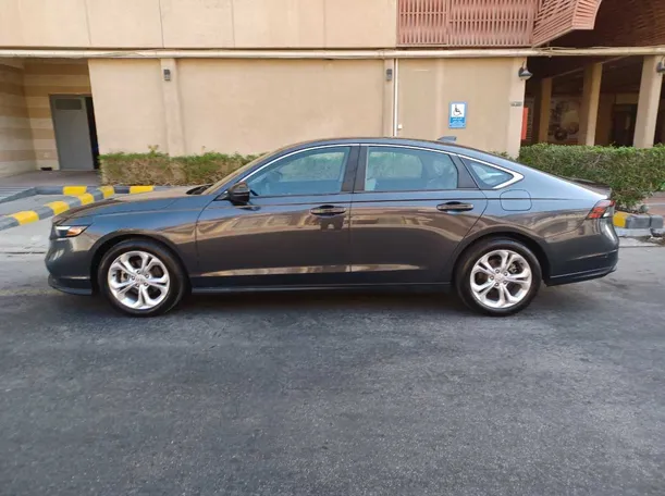 Car image 8