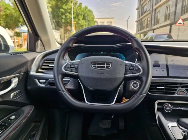 Car image 18