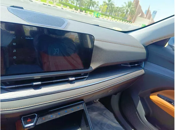 Car image 23
