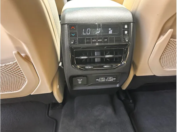 Car image 29
