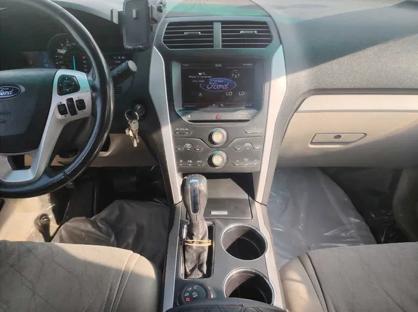 Car image 19
