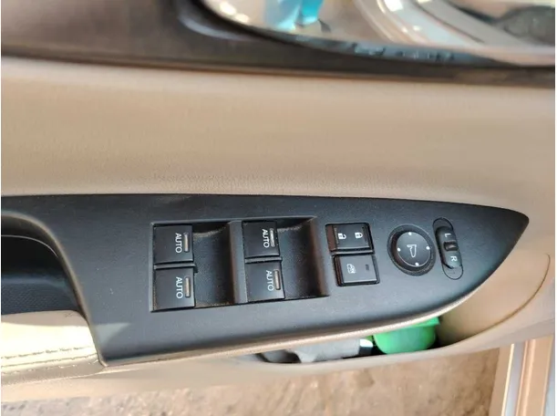 Car image 35