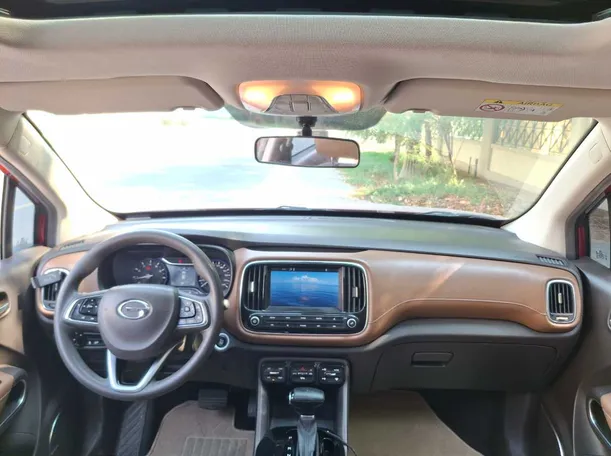 Car image 12