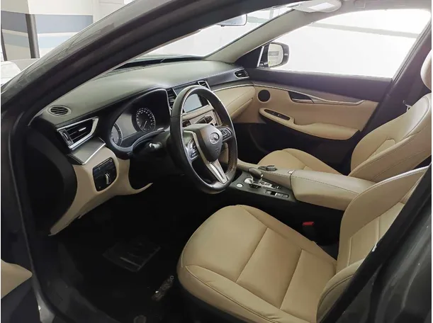 Car image 11