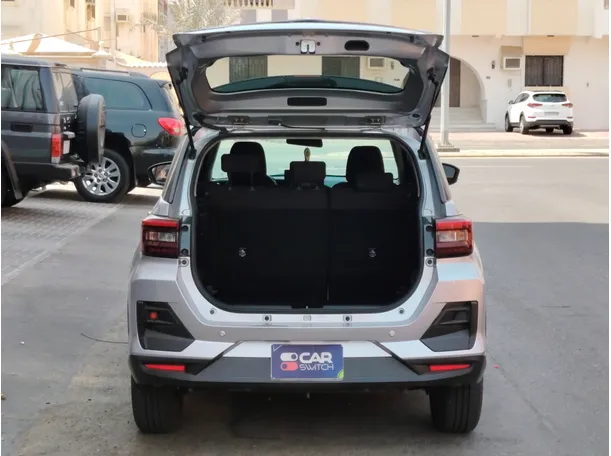 Car image 24