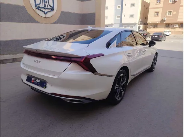 Car image 5