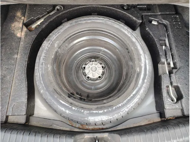 Car image 30