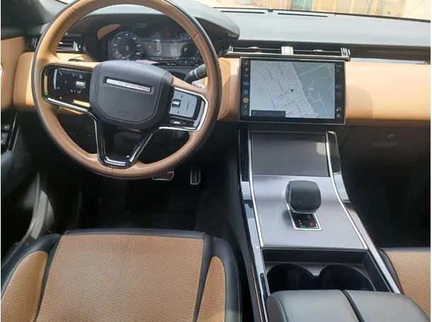Car image 16