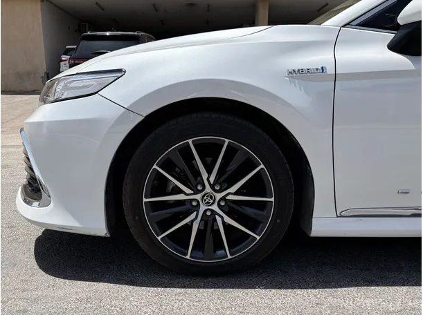 Car image 9