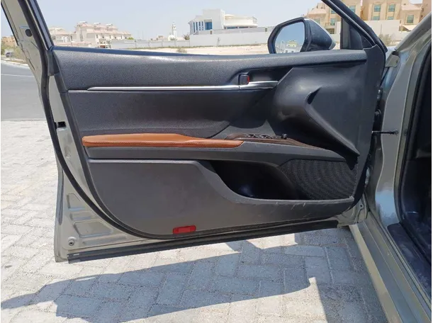 Car image 10