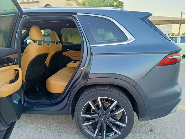 Car image 18