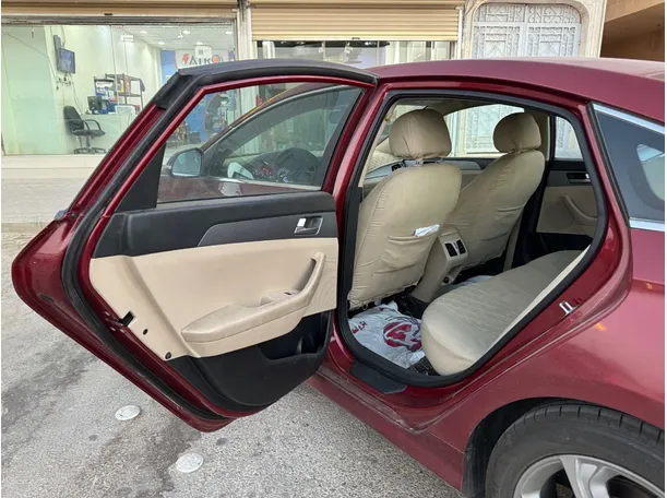 Car image 10