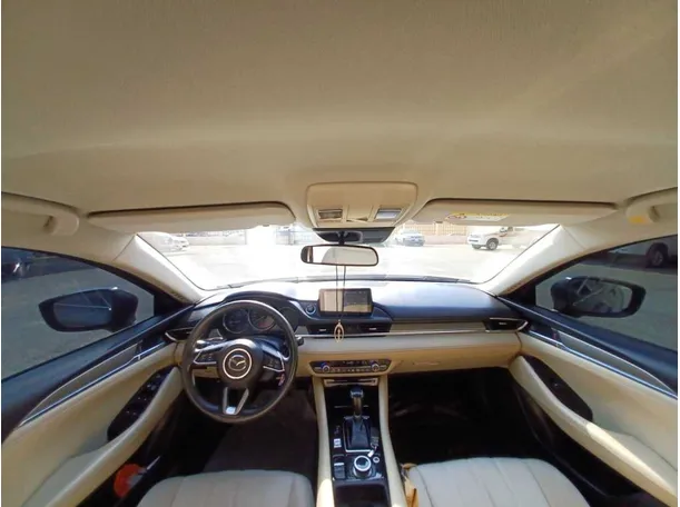 Car image 12