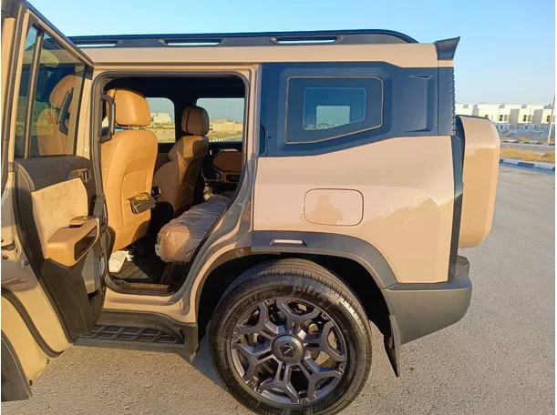 Car image 18
