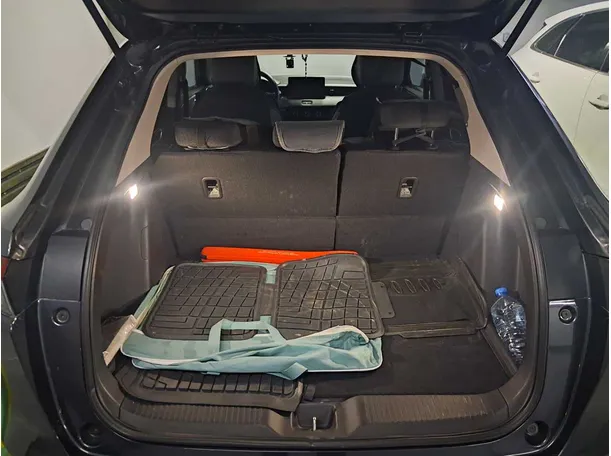 Car image 25