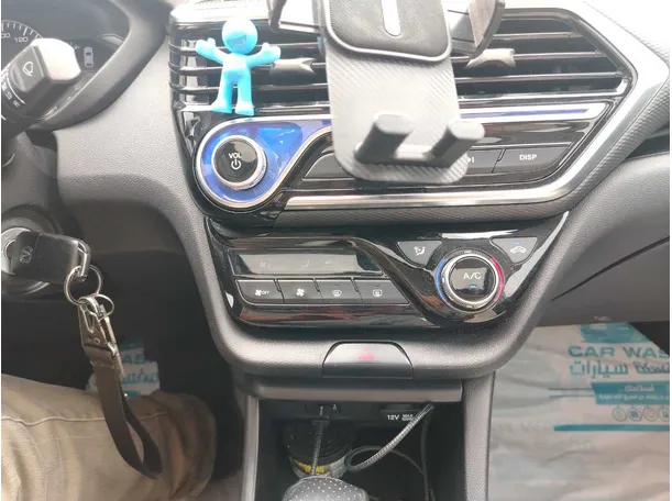 Car image 24