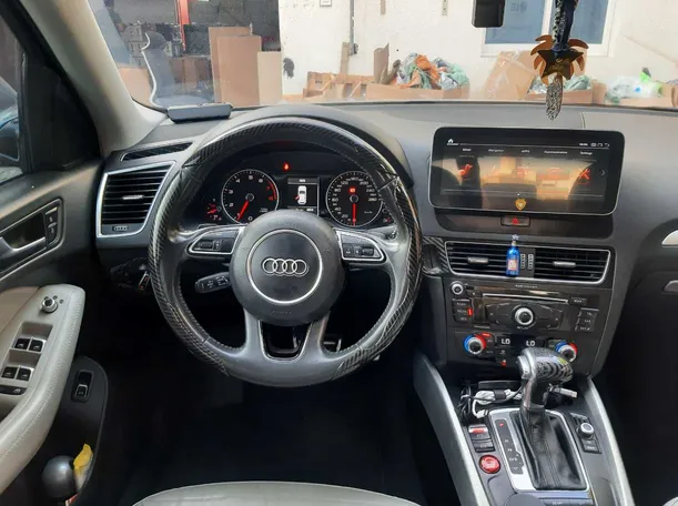 Car image 12
