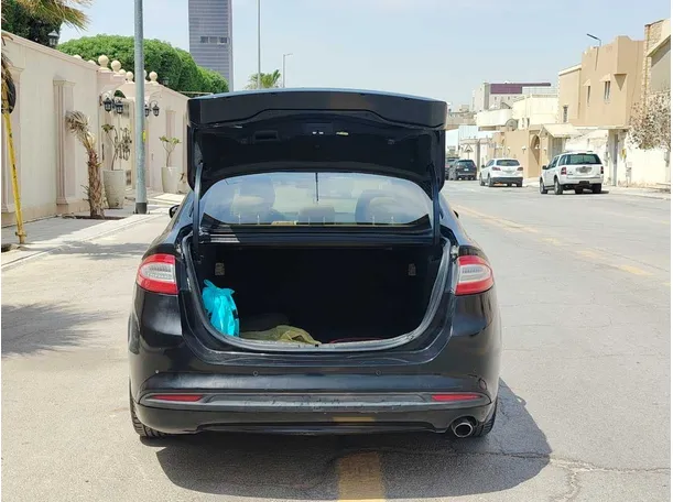 Car image 23