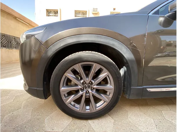 Car image 9