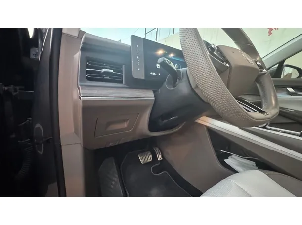 Car image 27