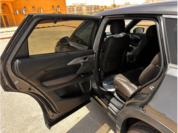 Car image 13