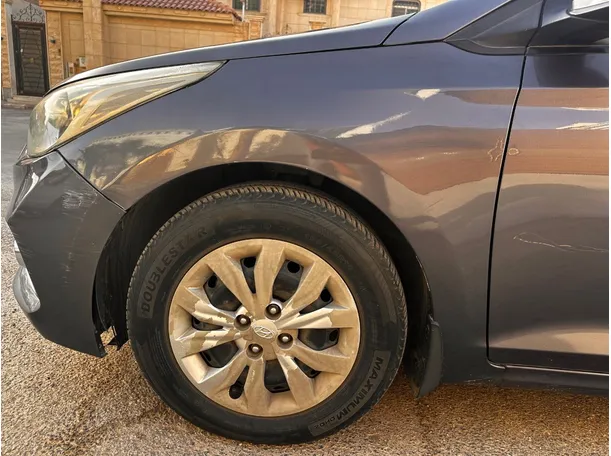 Car image 9