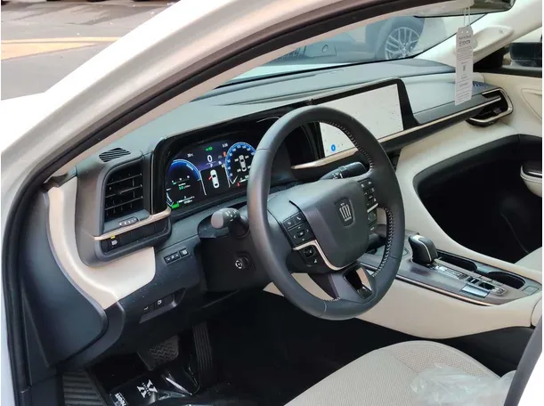 Car image 12