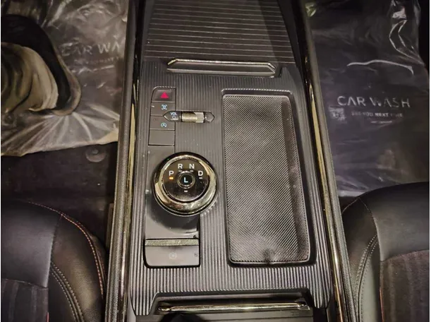 Car image 25