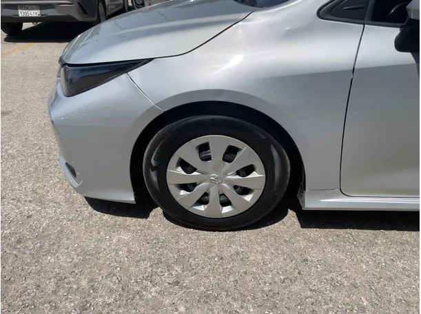Car image 9