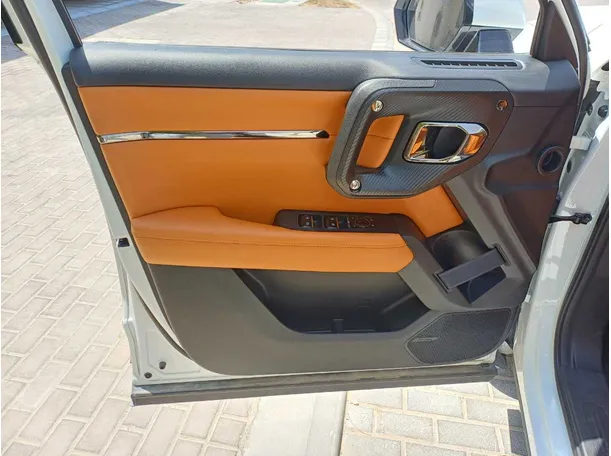Car image 10