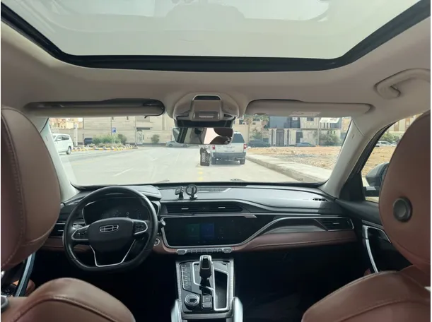 Car image 11