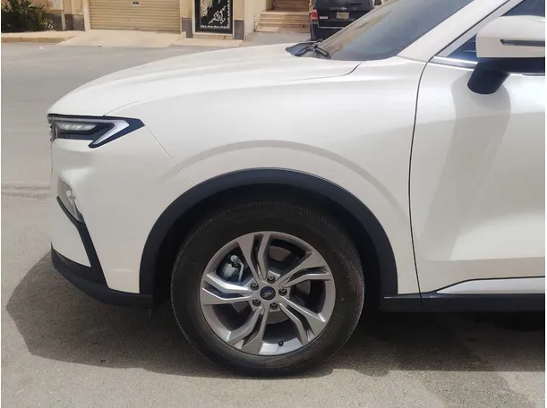 Car image 10