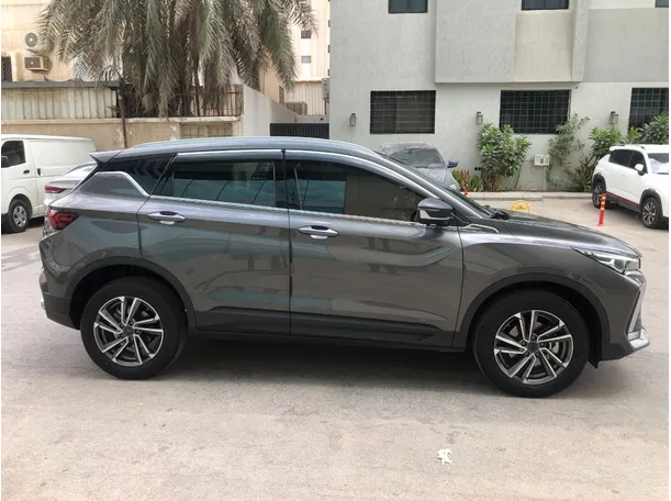 Car image 4