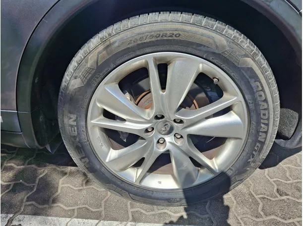 Car image 9