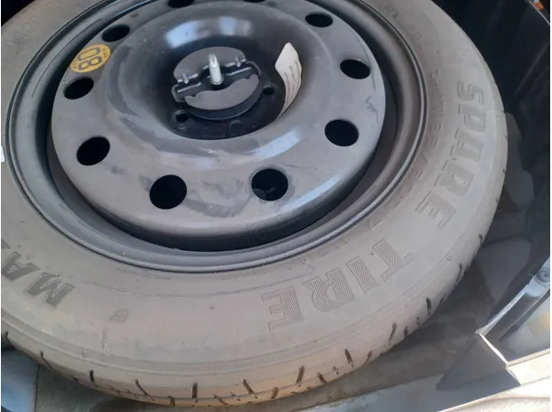 Car image 25