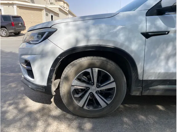 Car image 9