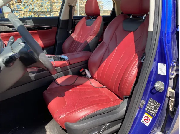 Car image 11