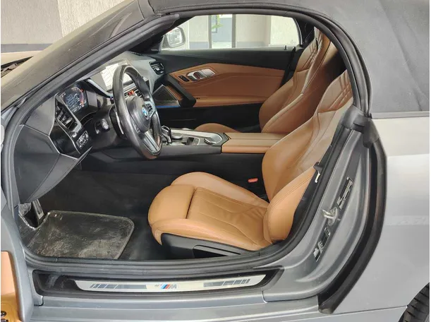 Car image 12