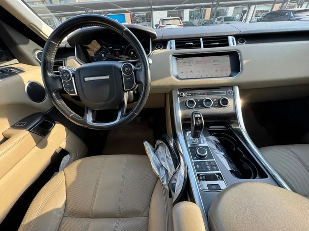 Car image 19