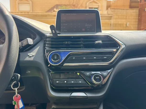 Car image 16